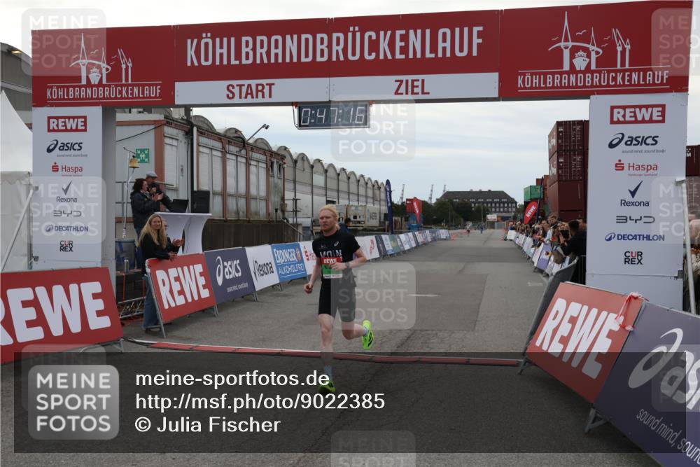 03.10.2025 - Köhlbrandbrückenlauf Julia Fischer http://msf.ph/oto/9022385 03.10.2025 15:47:16 Ziel 7015 meine-sportfotos.de