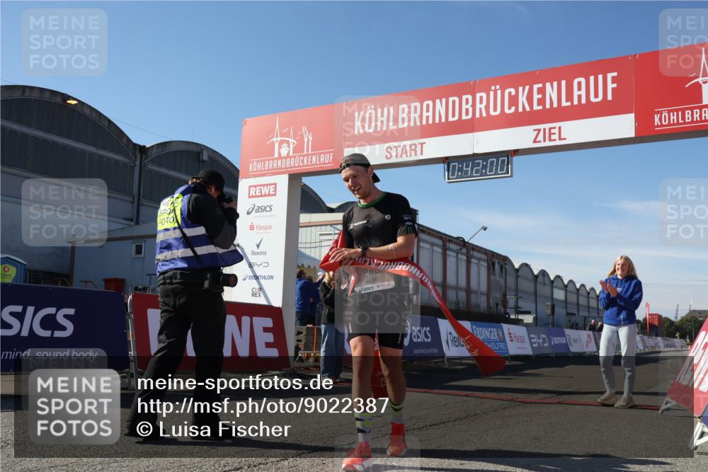03.10.2025 - Köhlbrandbrückenlauf Luisa Fischer http://msf.ph/oto/9022387 03.10.2025 12:41:59 Ziel 6099 meine-sportfotos.de