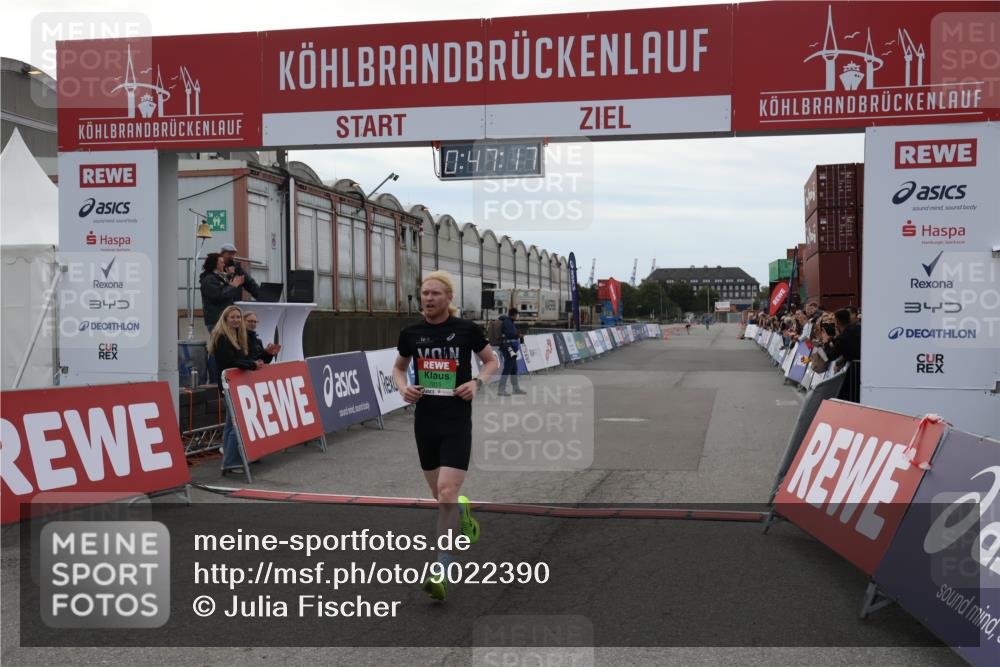 03.10.2025 - Köhlbrandbrückenlauf Julia Fischer http://msf.ph/oto/9022390 03.10.2025 15:47:17 Ziel 7015 meine-sportfotos.de