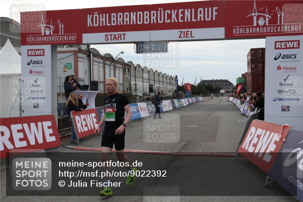 03.10.2025 - Köhlbrandbrückenlauf Julia Fischer http://msf.ph/oto/9022392 03.10.2025 15:47:17 Ziel 7015 meine-sportfotos.de