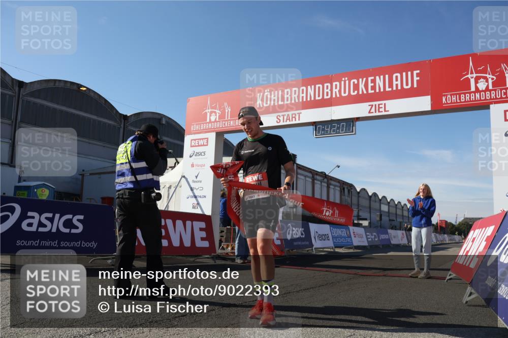 03.10.2025 - Köhlbrandbrückenlauf Luisa Fischer http://msf.ph/oto/9022393 03.10.2025 12:41:59 Ziel 6099 meine-sportfotos.de