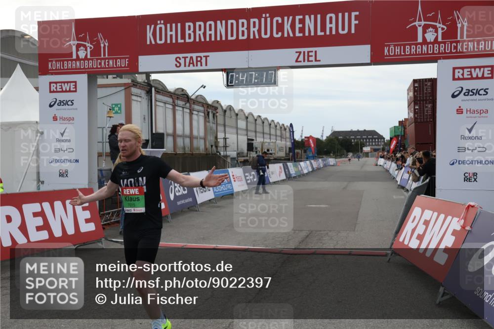03.10.2025 - Köhlbrandbrückenlauf Julia Fischer http://msf.ph/oto/9022397 03.10.2025 15:47:17 Ziel 7015 meine-sportfotos.de