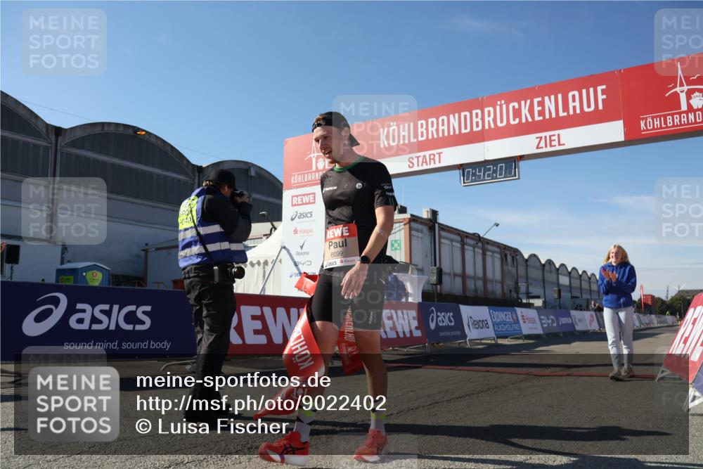 03.10.2025 - Köhlbrandbrückenlauf Luisa Fischer http://msf.ph/oto/9022402 03.10.2025 12:42:00 Ziel 6099 meine-sportfotos.de