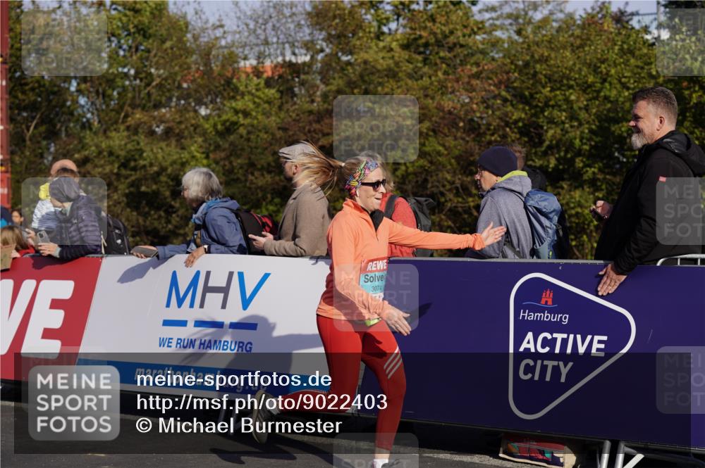 03.10.2025 - Köhlbrandbrückenlauf Michael Burmester http://msf.ph/oto/9022403 03.10.2025 10:24:19 Ziel 1433, 1440, 1683, 1717, 1732, 1762, 1895, 2045, 2169, 2173, 2187, 2680, 2847, 2848, 3074, 3523, 3620 meine-sportfotos.de