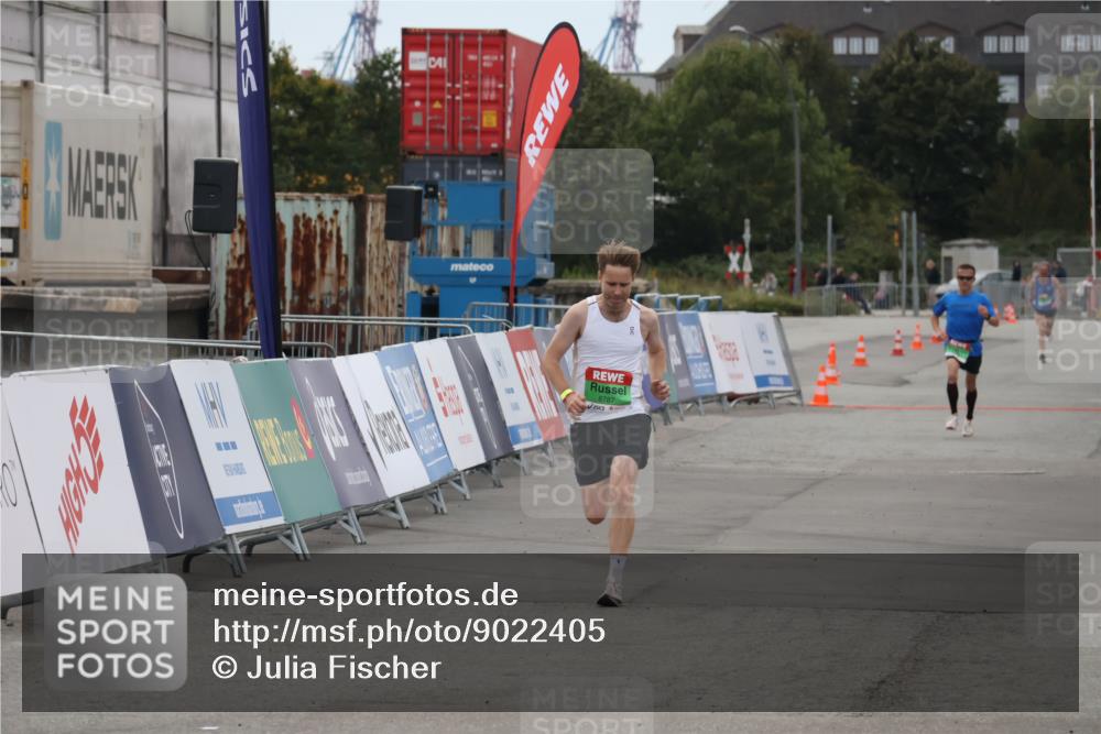 03.10.2025 - Köhlbrandbrückenlauf Julia Fischer http://msf.ph/oto/9022405 03.10.2025 15:47:31 Ziel 8787 meine-sportfotos.de