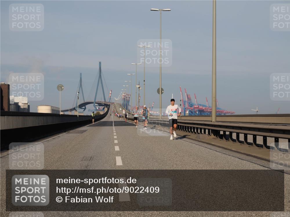 03.10.2025 - Köhlbrandbrückenlauf Fabian Wolf http://msf.ph/oto/9022409 03.10.2025 09:38:07 Position 3  meine-sportfotos.de