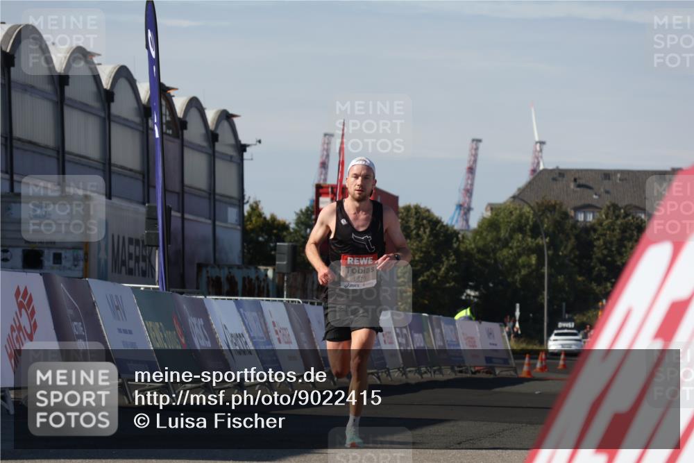 03.10.2025 - Köhlbrandbrückenlauf Luisa Fischer http://msf.ph/oto/9022415 03.10.2025 12:44:51 Ziel 6610 meine-sportfotos.de