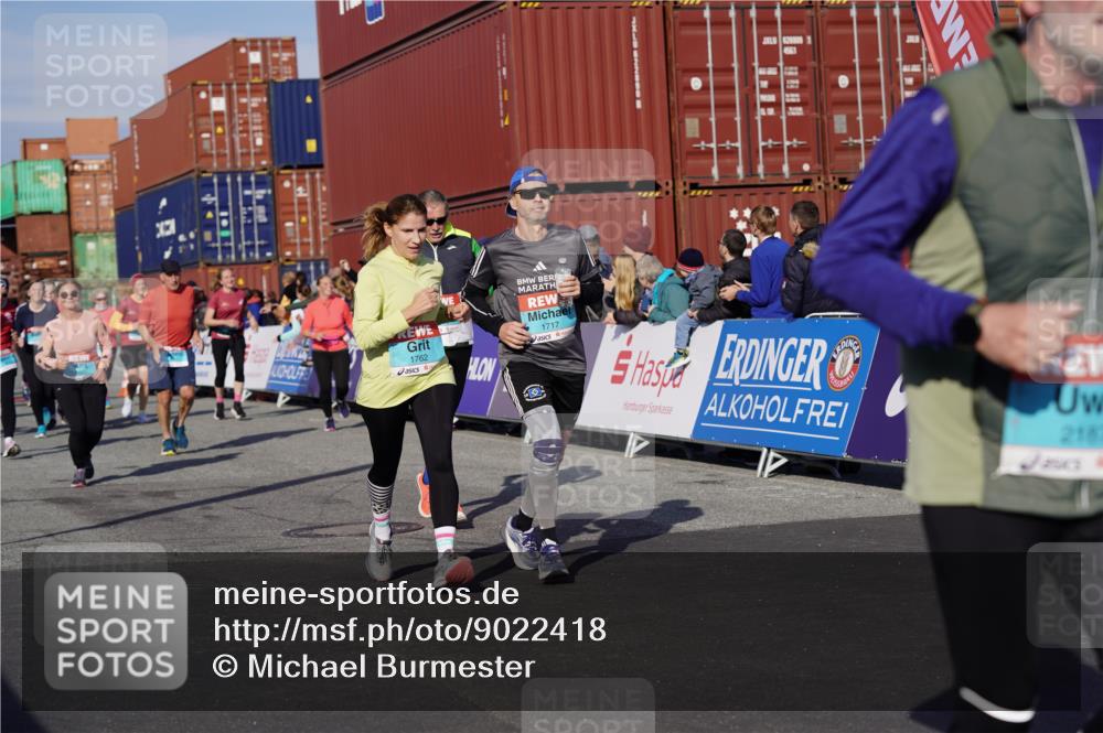03.10.2025 - Köhlbrandbrückenlauf Michael Burmester http://msf.ph/oto/9022418 03.10.2025 10:24:21 Ziel 1433, 1683, 1717, 1762, 1987, 2045, 2169, 2173, 2187, 2680, 2847, 2848, 3042, 3074, 3240, 3523, 3620, 3759 meine-sportfotos.de