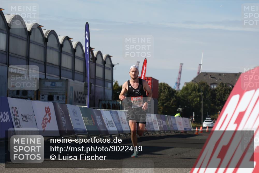 03.10.2025 - Köhlbrandbrückenlauf Luisa Fischer http://msf.ph/oto/9022419 03.10.2025 12:44:52 Ziel 6610 meine-sportfotos.de