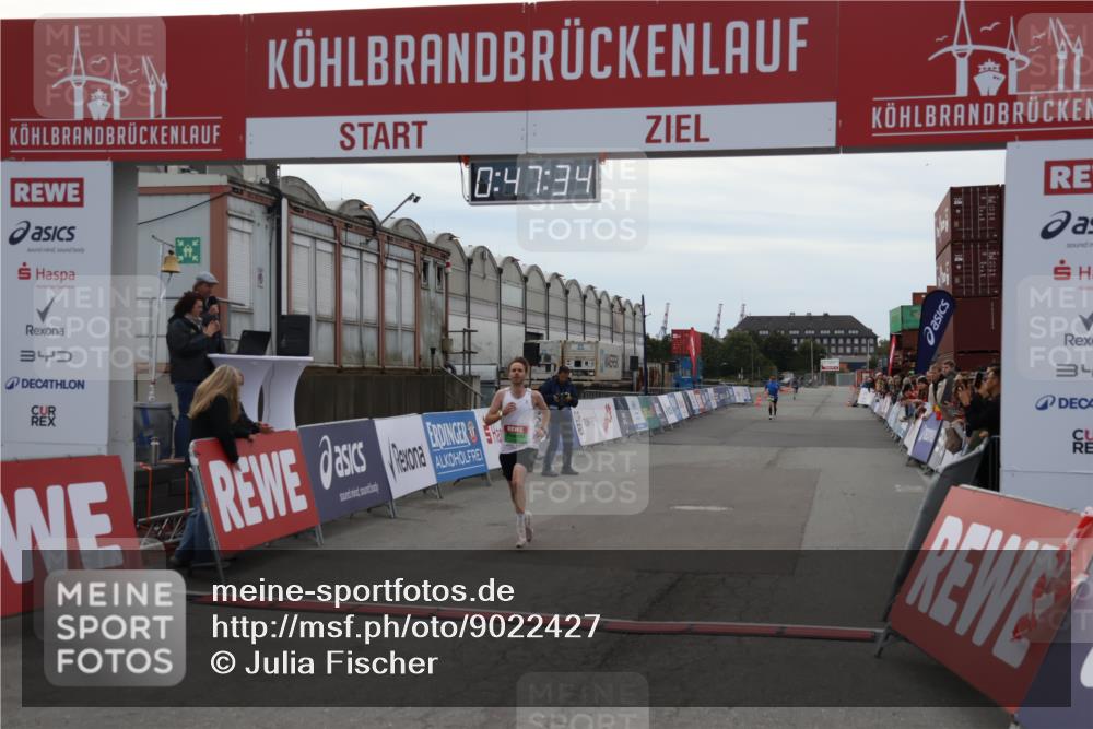 03.10.2025 - Köhlbrandbrückenlauf Julia Fischer http://msf.ph/oto/9022427 03.10.2025 15:47:34 Ziel 8787 meine-sportfotos.de