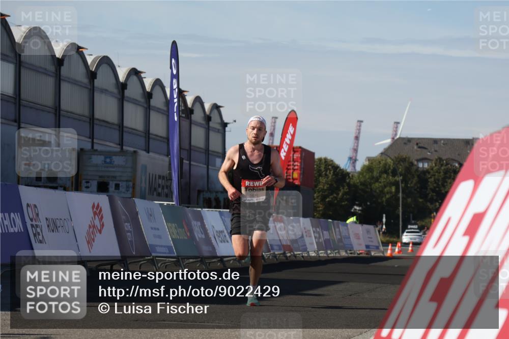 03.10.2025 - Köhlbrandbrückenlauf Luisa Fischer http://msf.ph/oto/9022429 03.10.2025 12:44:52 Ziel 6610 meine-sportfotos.de