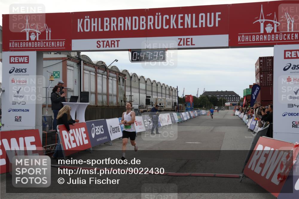 03.10.2025 - Köhlbrandbrückenlauf Julia Fischer http://msf.ph/oto/9022430 03.10.2025 15:47:35 Ziel 8787 meine-sportfotos.de