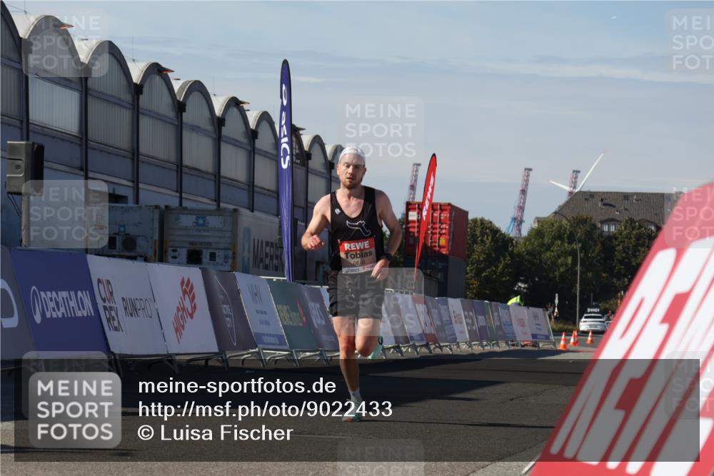 03.10.2025 - Köhlbrandbrückenlauf Luisa Fischer http://msf.ph/oto/9022433 03.10.2025 12:44:52 Ziel 6610 meine-sportfotos.de