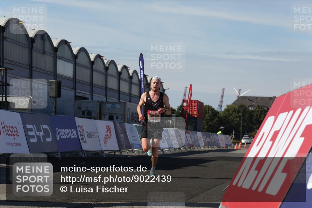 03.10.2025 - Köhlbrandbrückenlauf Luisa Fischer http://msf.ph/oto/9022439 03.10.2025 12:44:53 Ziel 6610 meine-sportfotos.de