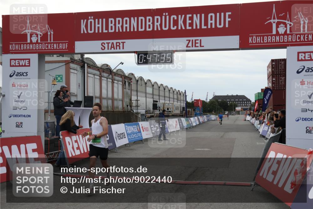 03.10.2025 - Köhlbrandbrückenlauf Julia Fischer http://msf.ph/oto/9022440 03.10.2025 15:47:35 Ziel 8787 meine-sportfotos.de