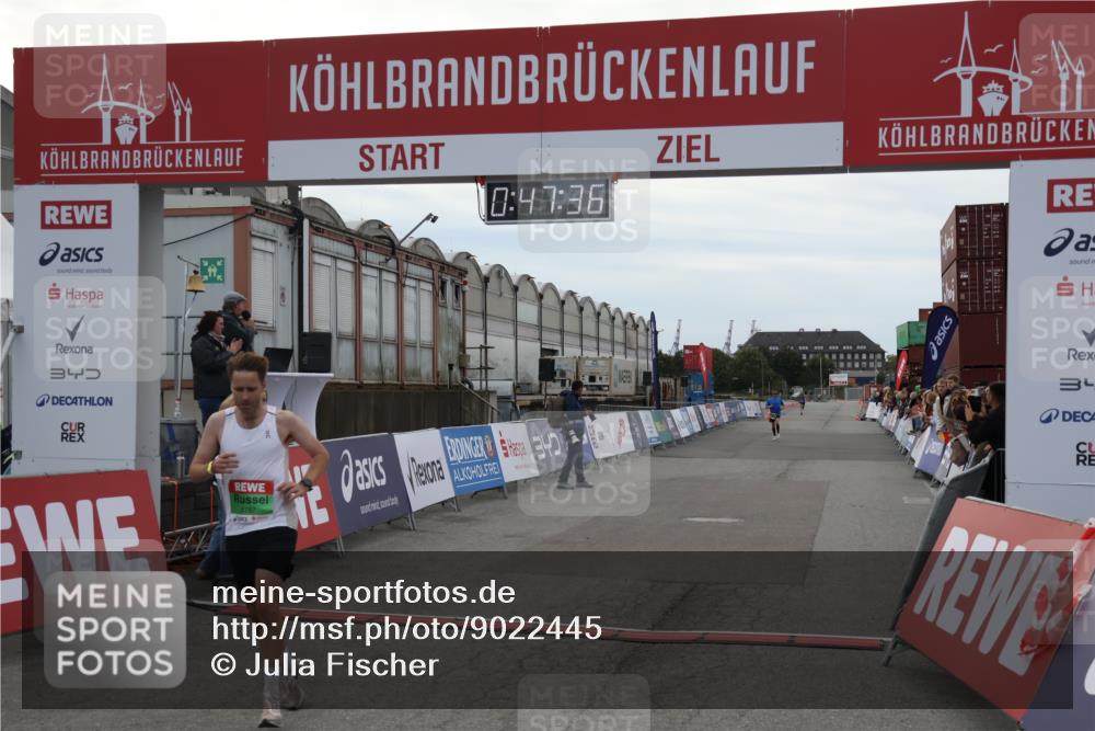 03.10.2025 - Köhlbrandbrückenlauf Julia Fischer http://msf.ph/oto/9022445 03.10.2025 15:47:36 Ziel 8787 meine-sportfotos.de