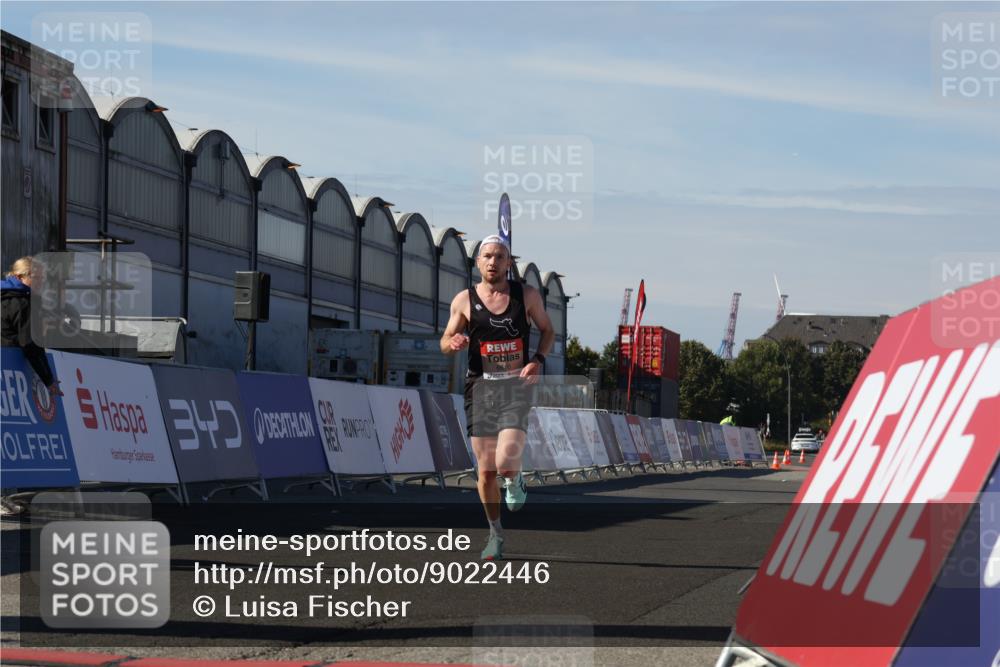 03.10.2025 - Köhlbrandbrückenlauf Luisa Fischer http://msf.ph/oto/9022446 03.10.2025 12:44:53 Ziel 6610 meine-sportfotos.de