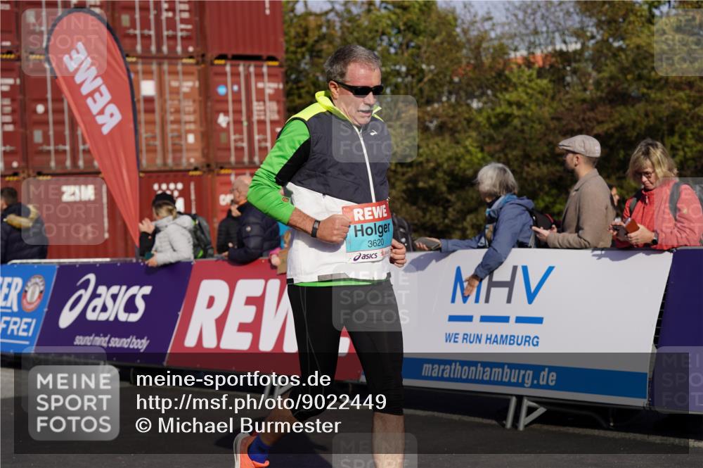 03.10.2025 - Köhlbrandbrückenlauf Michael Burmester http://msf.ph/oto/9022449 03.10.2025 10:24:24 Ziel 1345, 1382, 1433, 1683, 1697, 1717, 1762, 1987, 2045, 2169, 2173, 2234, 2680, 2847, 2848, 3038, 3042, 3199, 3240, 3523, 3620, 3759 meine-sportfotos.de