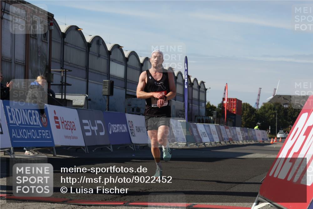 03.10.2025 - Köhlbrandbrückenlauf Luisa Fischer http://msf.ph/oto/9022452 03.10.2025 12:44:54 Ziel 6610 meine-sportfotos.de