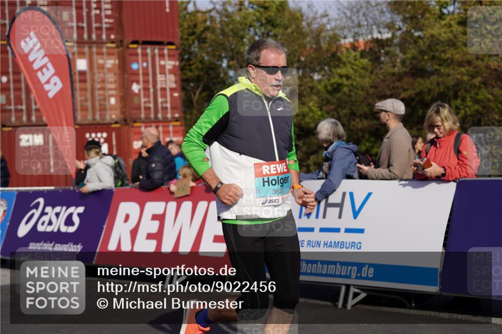 03.10.2025 - Köhlbrandbrückenlauf Michael Burmester http://msf.ph/oto/9022456 03.10.2025 10:24:24 Ziel 1345, 1382, 1433, 1683, 1697, 1717, 1762, 1987, 2045, 2169, 2173, 2234, 2680, 2847, 2848, 3038, 3042, 3199, 3240, 3523, 3620, 3759 meine-sportfotos.de