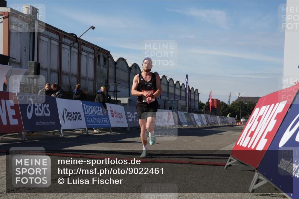 03.10.2025 - Köhlbrandbrückenlauf Luisa Fischer http://msf.ph/oto/9022461 03.10.2025 12:44:54 Ziel 6610 meine-sportfotos.de