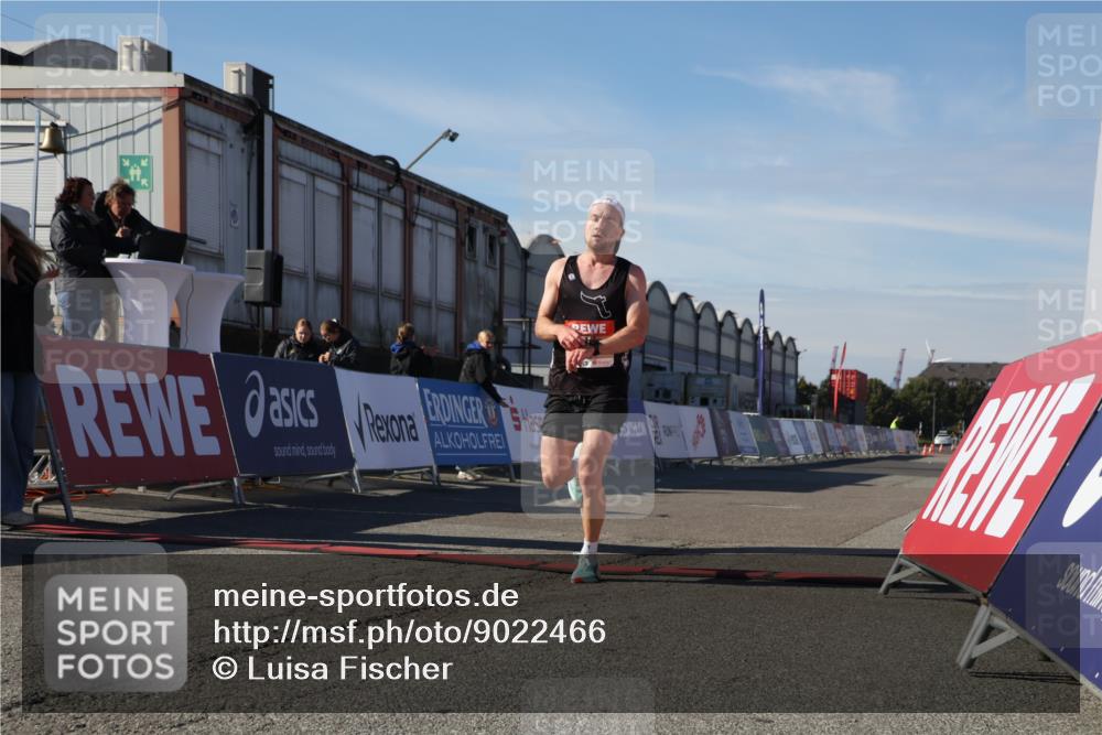 03.10.2025 - Köhlbrandbrückenlauf Luisa Fischer http://msf.ph/oto/9022466 03.10.2025 12:44:55 Ziel 6610 meine-sportfotos.de