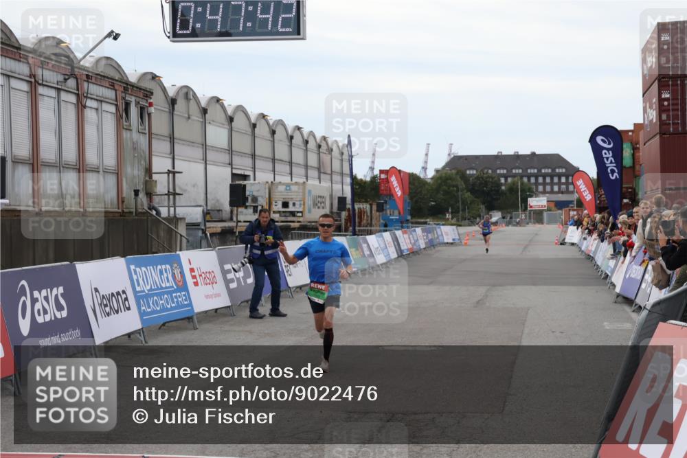 03.10.2025 - Köhlbrandbrückenlauf Julia Fischer http://msf.ph/oto/9022476 03.10.2025 15:47:42 Ziel 7022, 8787 meine-sportfotos.de