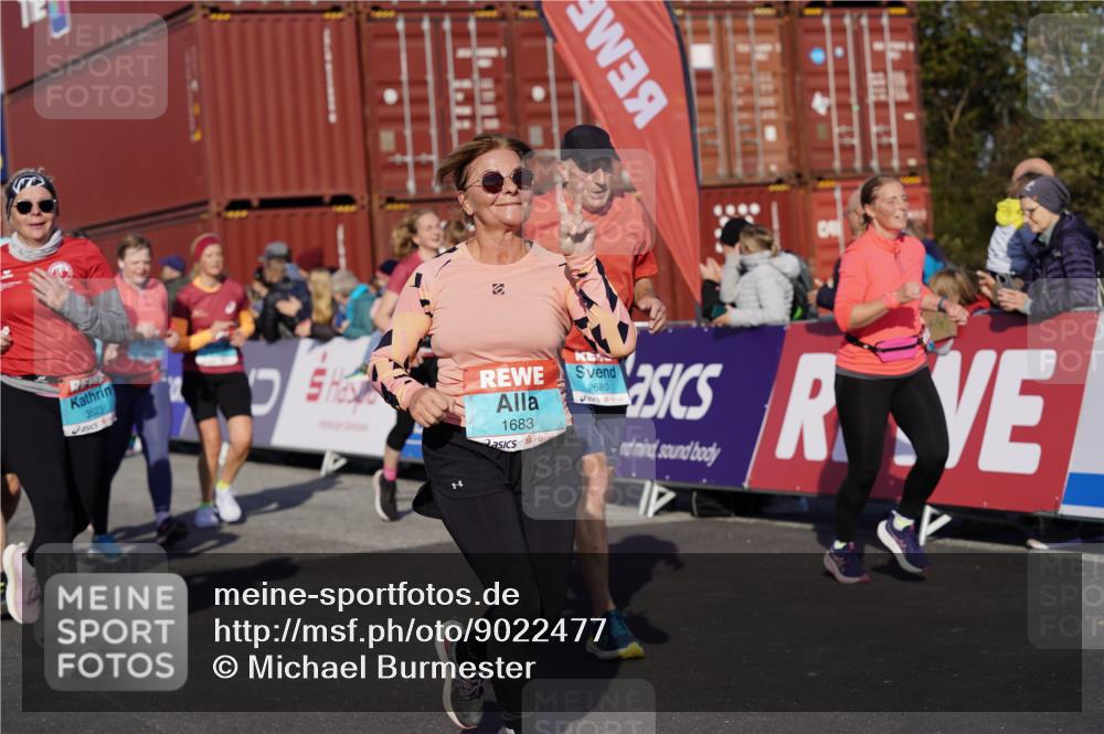 03.10.2025 - Köhlbrandbrückenlauf Michael Burmester http://msf.ph/oto/9022477 03.10.2025 10:24:26 Ziel 1345, 1382, 1433, 1683, 1697, 1987, 2045, 2169, 2173, 2234, 2373, 2374, 2556, 2680, 2847, 2848, 3038, 3042, 3199, 3240, 3523, 3620, 3759 meine-sportfotos.de