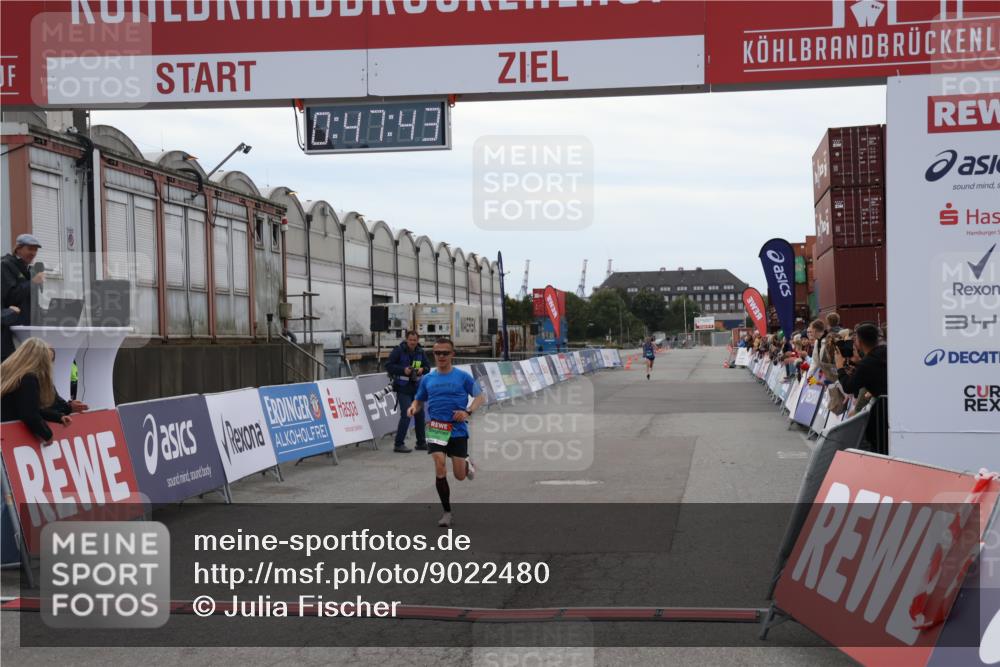 03.10.2025 - Köhlbrandbrückenlauf Julia Fischer http://msf.ph/oto/9022480 03.10.2025 15:47:43 Ziel 7022, 8787 meine-sportfotos.de