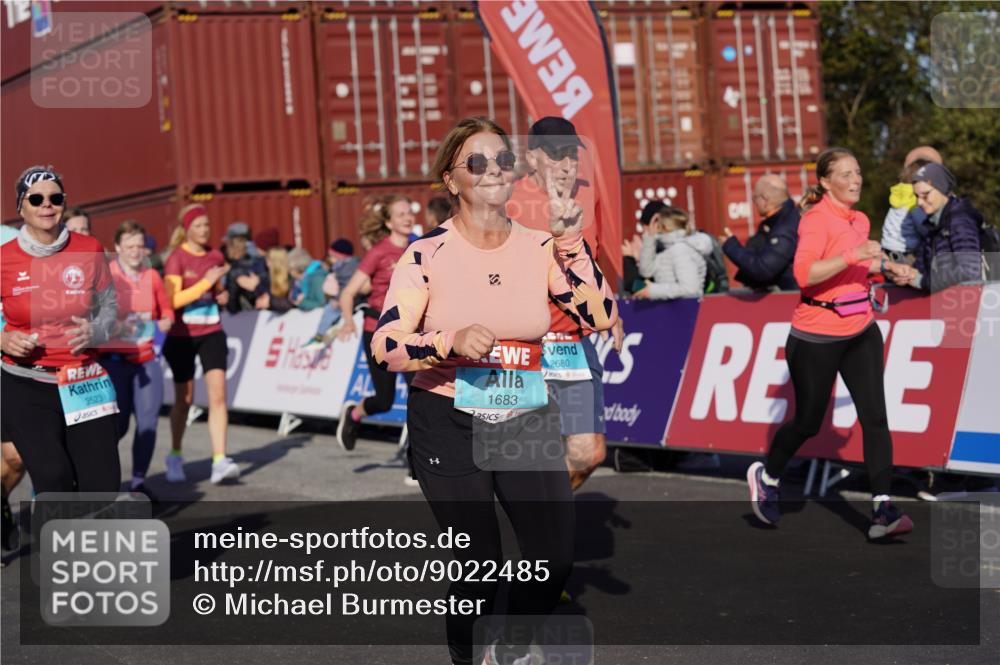 03.10.2025 - Köhlbrandbrückenlauf Michael Burmester http://msf.ph/oto/9022485 03.10.2025 10:24:26 Ziel 1345, 1382, 1433, 1683, 1697, 1987, 2045, 2169, 2173, 2234, 2373, 2374, 2556, 2680, 2847, 2848, 3038, 3042, 3199, 3240, 3523, 3620, 3759 meine-sportfotos.de