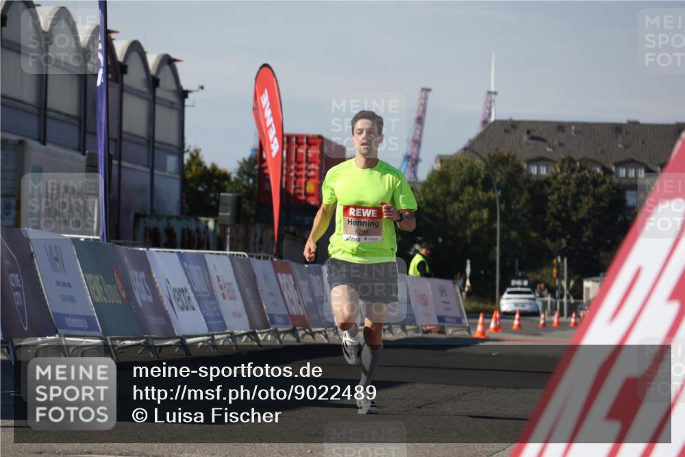 03.10.2025 - Köhlbrandbrückenlauf Luisa Fischer http://msf.ph/oto/9022489 03.10.2025 12:45:17 Ziel 6280 meine-sportfotos.de