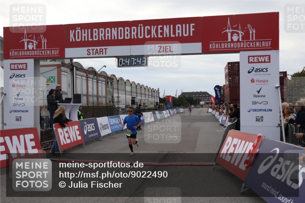 03.10.2025 - Köhlbrandbrückenlauf Julia Fischer http://msf.ph/oto/9022490 03.10.2025 15:47:43 Ziel 7022, 8787 meine-sportfotos.de