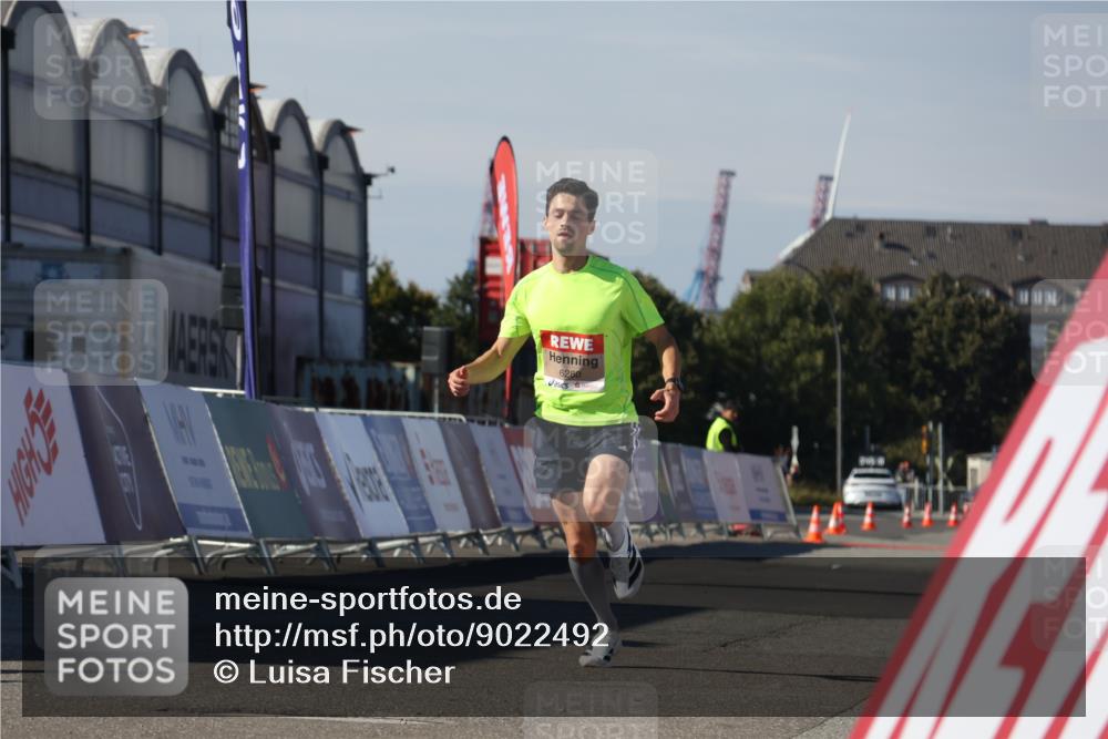 03.10.2025 - Köhlbrandbrückenlauf Luisa Fischer http://msf.ph/oto/9022492 03.10.2025 12:45:17 Ziel 6280 meine-sportfotos.de