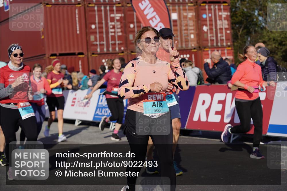 03.10.2025 - Köhlbrandbrückenlauf Michael Burmester http://msf.ph/oto/9022493 03.10.2025 10:24:26 Ziel 1345, 1382, 1433, 1683, 1697, 1987, 2045, 2169, 2173, 2234, 2373, 2374, 2556, 2680, 2847, 2848, 3038, 3042, 3199, 3240, 3523, 3620, 3759 meine-sportfotos.de
