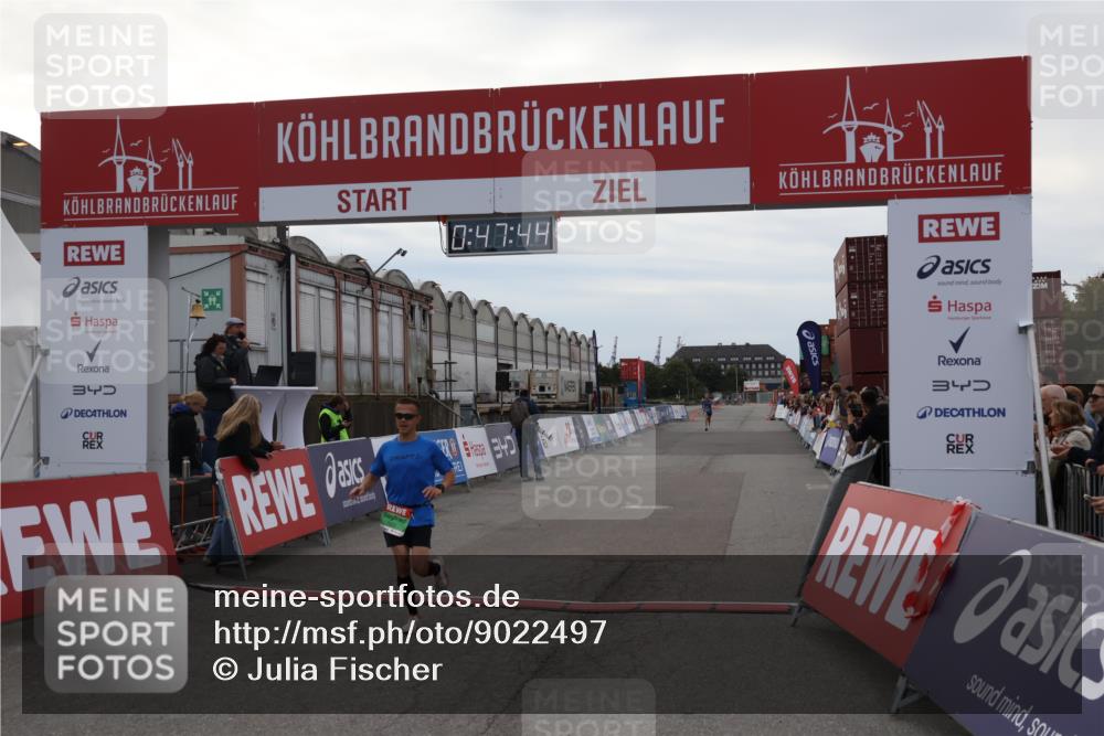 03.10.2025 - Köhlbrandbrückenlauf Julia Fischer http://msf.ph/oto/9022497 03.10.2025 15:47:44 Ziel 7022, 8787 meine-sportfotos.de