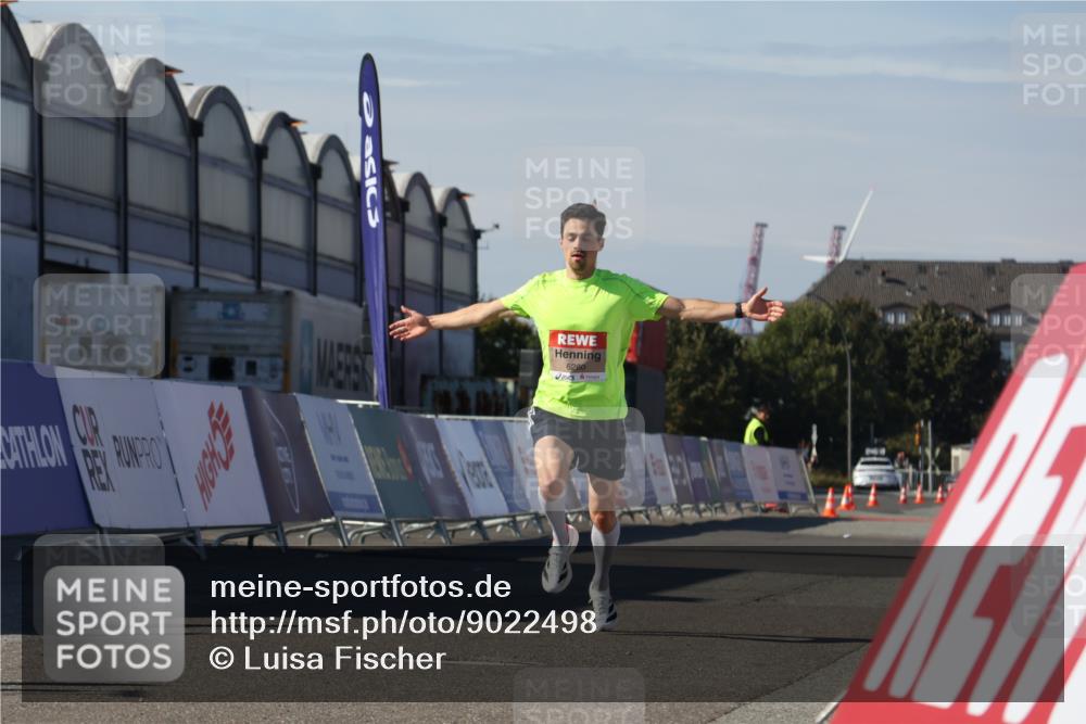 03.10.2025 - Köhlbrandbrückenlauf Luisa Fischer http://msf.ph/oto/9022498 03.10.2025 12:45:18 Ziel 6280 meine-sportfotos.de