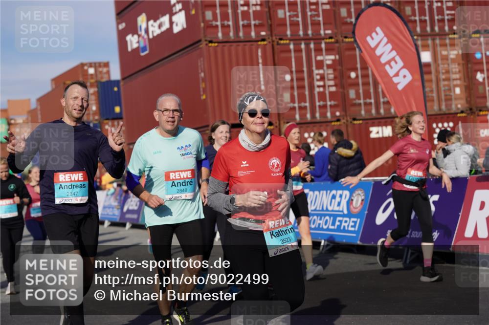 03.10.2025 - Köhlbrandbrückenlauf Michael Burmester http://msf.ph/oto/9022499 03.10.2025 10:24:27 Ziel 1345, 1382, 1433, 1683, 1697, 1987, 2045, 2169, 2173, 2234, 2373, 2374, 2556, 2680, 2847, 2848, 3038, 3039, 3042, 3199, 3240, 3523, 3759 meine-sportfotos.de