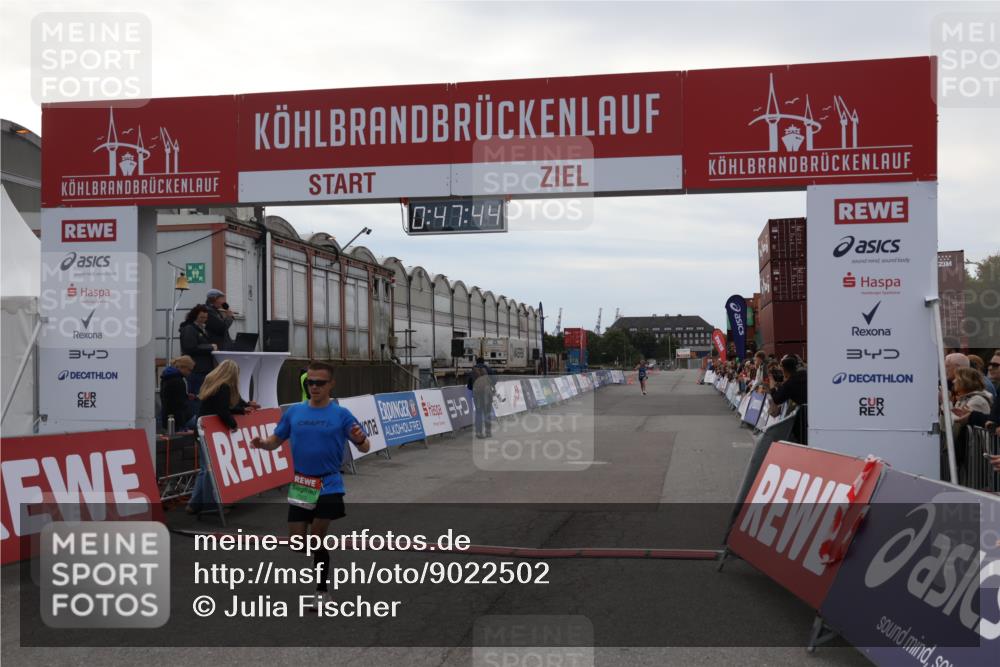 03.10.2025 - Köhlbrandbrückenlauf Julia Fischer http://msf.ph/oto/9022502 03.10.2025 15:47:44 Ziel 7022, 8787 meine-sportfotos.de
