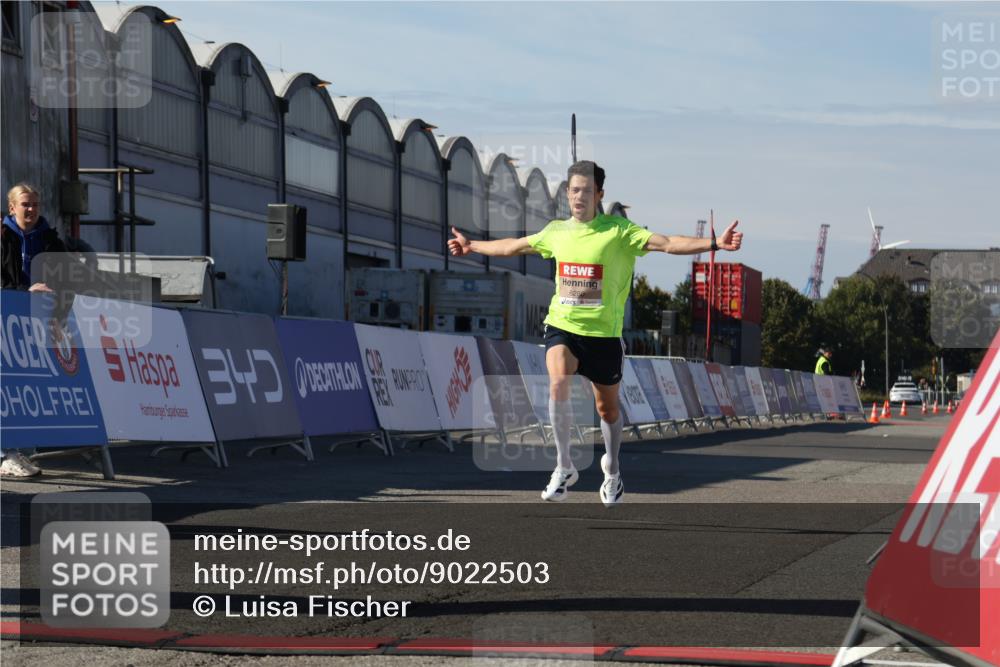 03.10.2025 - Köhlbrandbrückenlauf Luisa Fischer http://msf.ph/oto/9022503 03.10.2025 12:45:18 Ziel 6280 meine-sportfotos.de