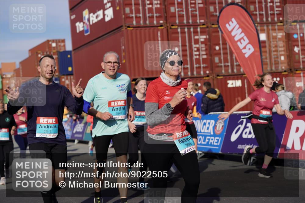 03.10.2025 - Köhlbrandbrückenlauf Michael Burmester http://msf.ph/oto/9022505 03.10.2025 10:24:27 Ziel 1345, 1382, 1433, 1683, 1697, 1987, 2045, 2169, 2173, 2234, 2373, 2374, 2556, 2680, 2847, 2848, 3038, 3039, 3042, 3199, 3240, 3523, 3759 meine-sportfotos.de
