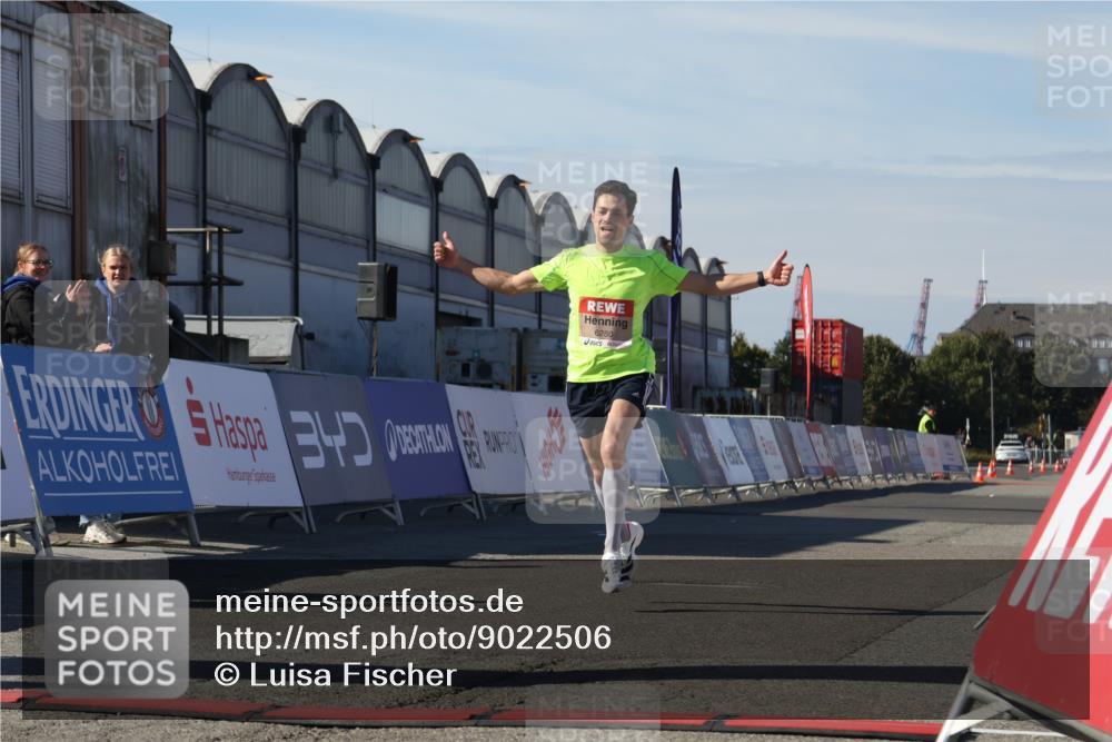 03.10.2025 - Köhlbrandbrückenlauf Luisa Fischer http://msf.ph/oto/9022506 03.10.2025 12:45:19 Ziel 6280 meine-sportfotos.de