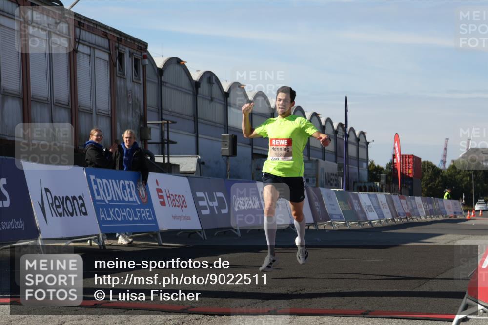 03.10.2025 - Köhlbrandbrückenlauf Luisa Fischer http://msf.ph/oto/9022511 03.10.2025 12:45:19 Ziel 6280 meine-sportfotos.de
