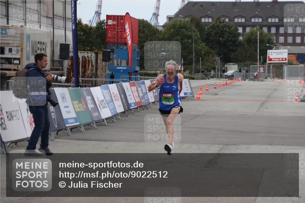 03.10.2025 - Köhlbrandbrückenlauf Julia Fischer http://msf.ph/oto/9022512 03.10.2025 15:47:48 Ziel 7022, 9588 meine-sportfotos.de