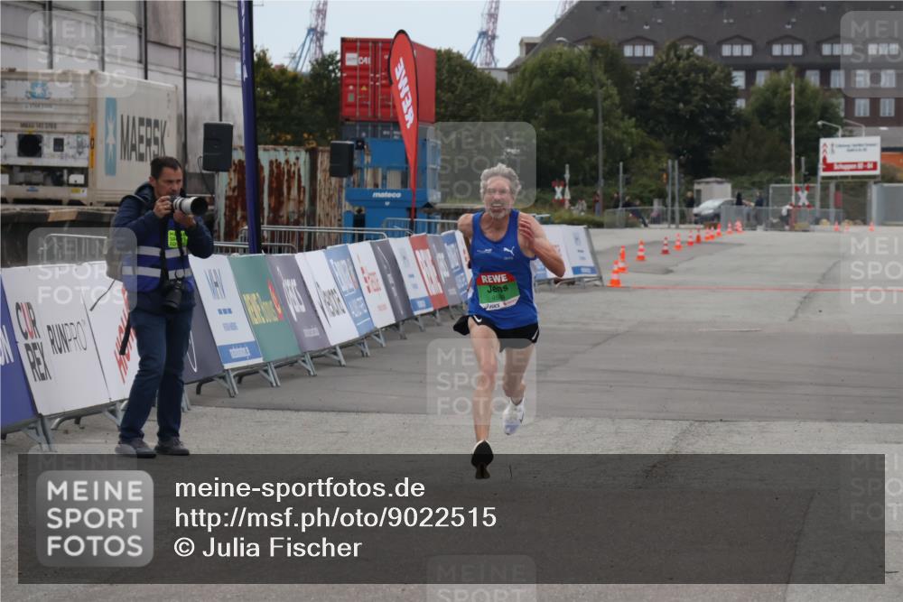 03.10.2025 - Köhlbrandbrückenlauf Julia Fischer http://msf.ph/oto/9022515 03.10.2025 15:47:49 Ziel 7022, 9588 meine-sportfotos.de