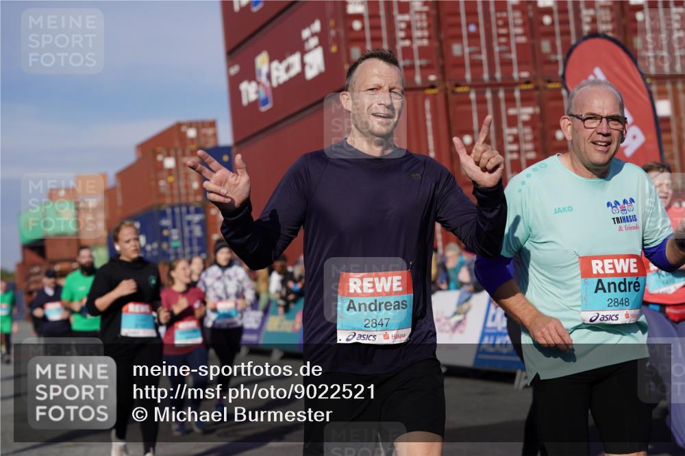 03.10.2025 - Köhlbrandbrückenlauf Michael Burmester http://msf.ph/oto/9022521 03.10.2025 10:24:28 Ziel 1345, 1382, 1433, 1697, 1987, 2045, 2169, 2173, 2234, 2373, 2374, 2556, 2680, 2847, 2848, 3038, 3039, 3042, 3199, 3240, 3523, 3759 meine-sportfotos.de