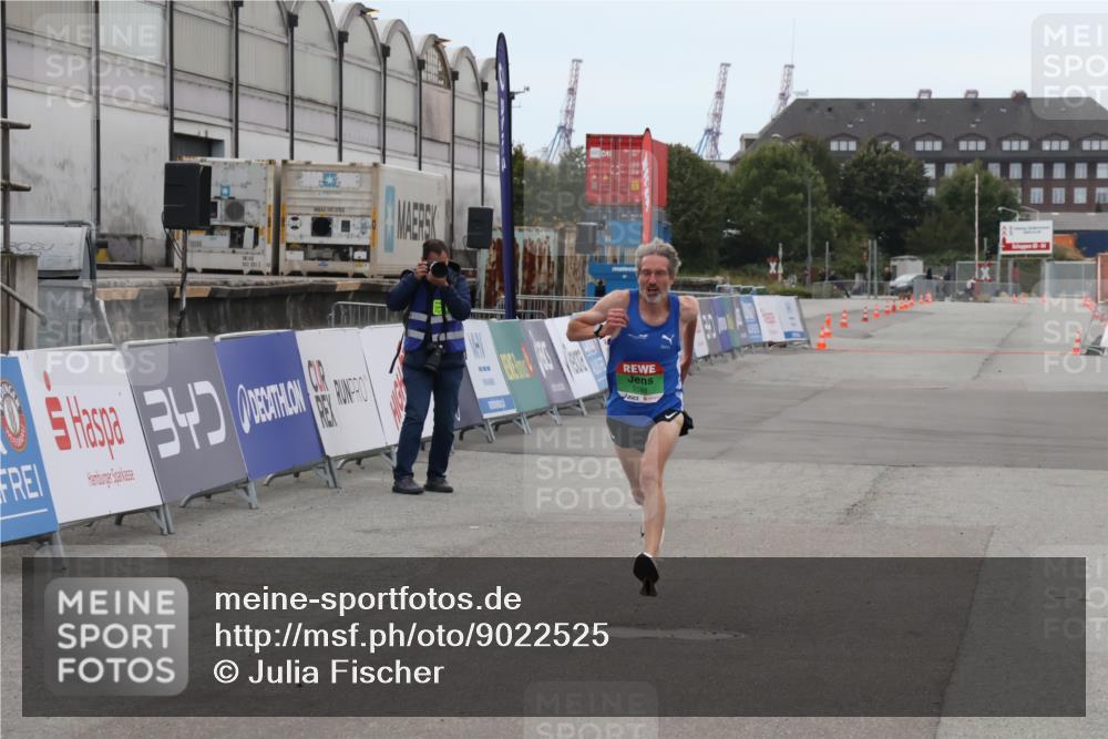 03.10.2025 - Köhlbrandbrückenlauf Julia Fischer http://msf.ph/oto/9022525 03.10.2025 15:47:50 Ziel 7022, 9588 meine-sportfotos.de