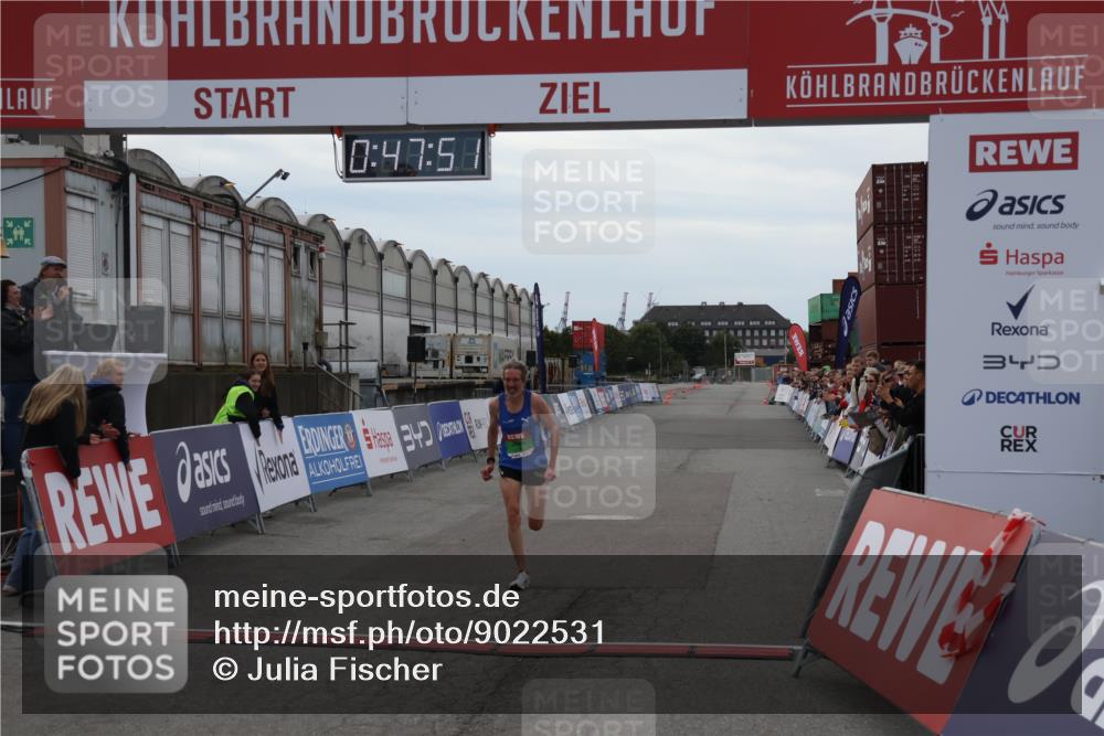 03.10.2025 - Köhlbrandbrückenlauf Julia Fischer http://msf.ph/oto/9022531 03.10.2025 15:47:51 Ziel 7022, 9588 meine-sportfotos.de