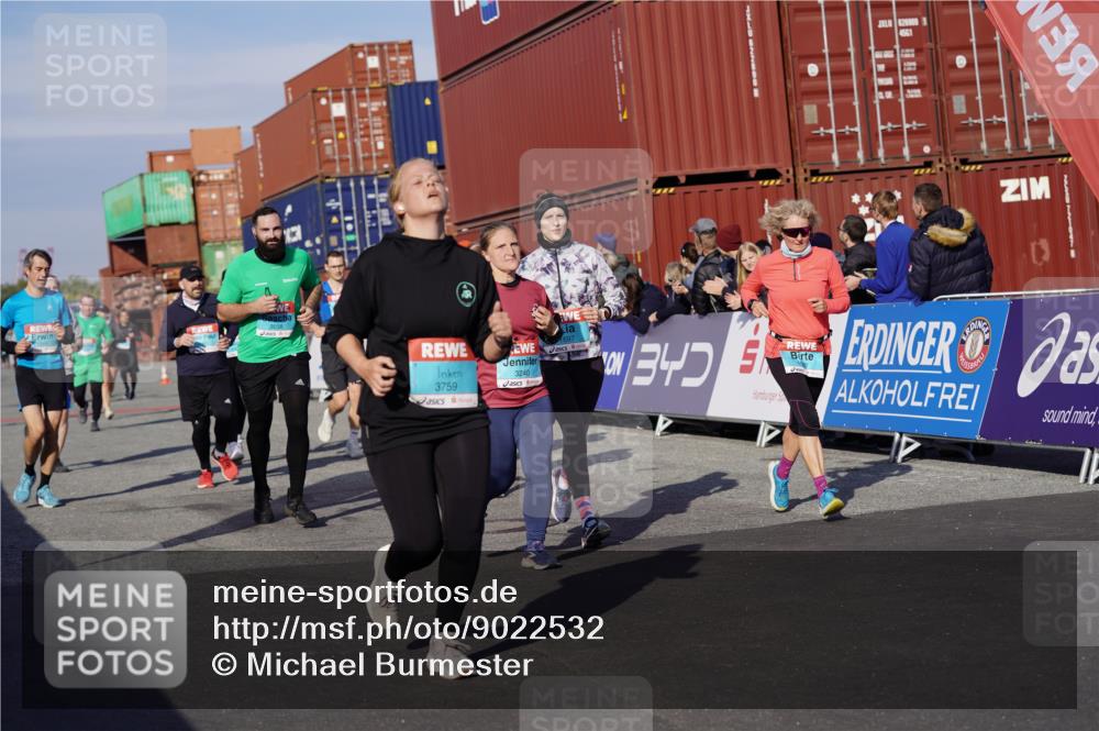 03.10.2025 - Köhlbrandbrückenlauf Michael Burmester http://msf.ph/oto/9022532 03.10.2025 10:24:29 Ziel 1345, 1382, 1433, 1697, 1987, 2045, 2121, 2169, 2173, 2234, 2373, 2374, 2556, 2680, 2847, 2848, 3038, 3039, 3042, 3199, 3240, 3391, 3523, 3759 meine-sportfotos.de