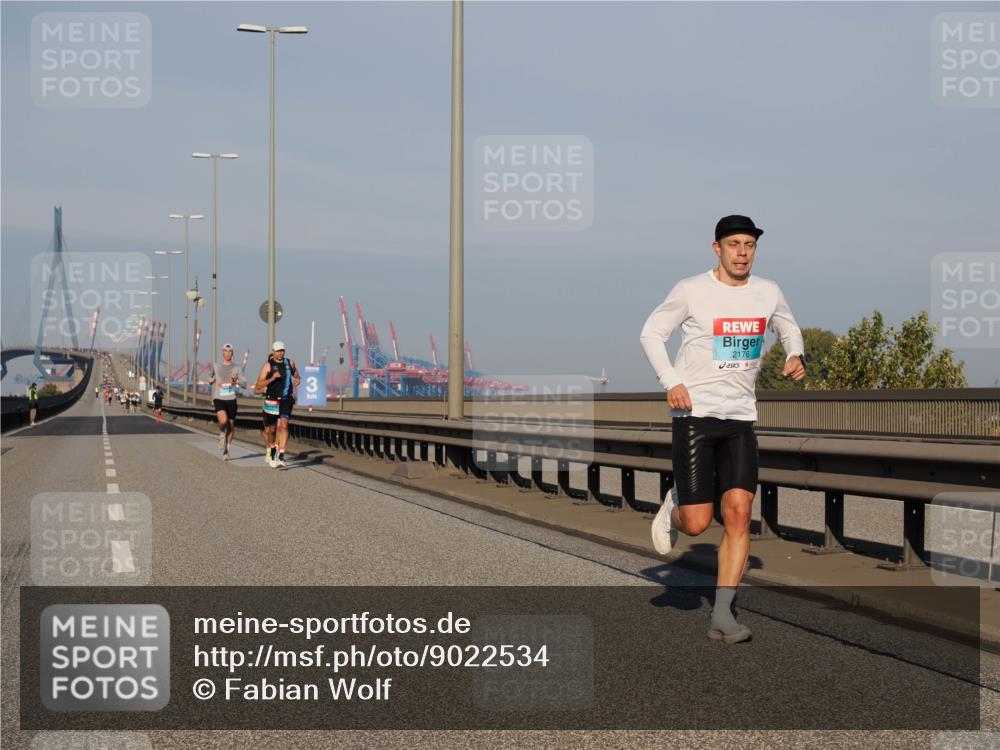 03.10.2025 - Köhlbrandbrückenlauf Fabian Wolf http://msf.ph/oto/9022534 03.10.2025 09:38:12 Position 3 3, 2176 meine-sportfotos.de