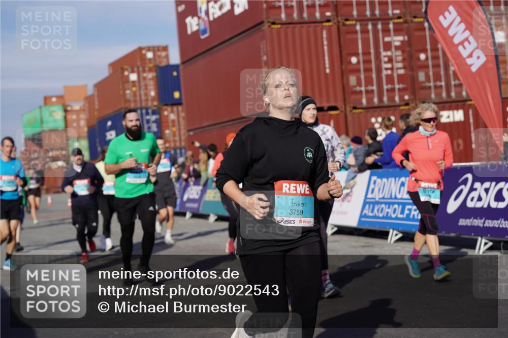 03.10.2025 - Köhlbrandbrückenlauf Michael Burmester http://msf.ph/oto/9022543 03.10.2025 10:24:29 Ziel 1345, 1382, 1433, 1697, 1987, 2045, 2121, 2169, 2173, 2234, 2373, 2374, 2556, 2680, 2847, 2848, 3038, 3039, 3042, 3199, 3240, 3391, 3523, 3759 meine-sportfotos.de